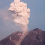 Pantauan Aktivitas! Mewaspadai Erupsi Gunung Semeru Bertubi-tubi