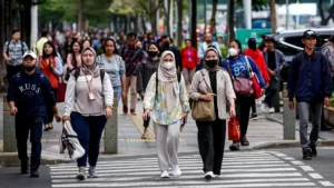 BRIN Ungkap Penyebab Jutaan Kelas Menengah Turun Kasta di Indonesia